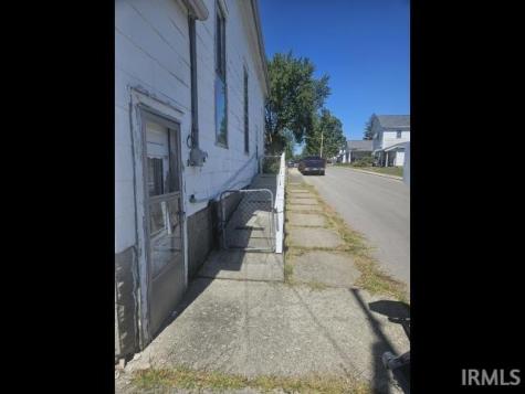 148 E Howard Street Parker City IN 47368