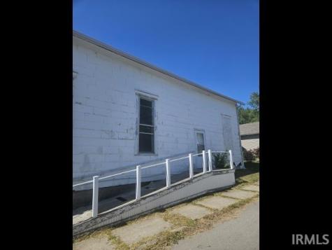 148 E Howard Street Parker City IN 47368