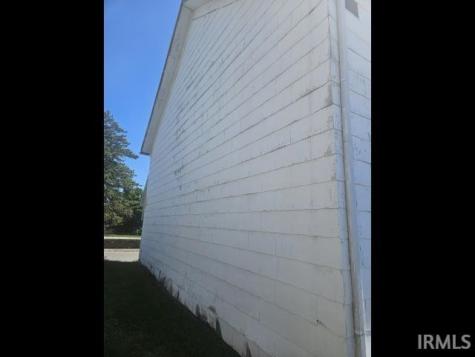 148 E Howard Street Parker City IN 47368