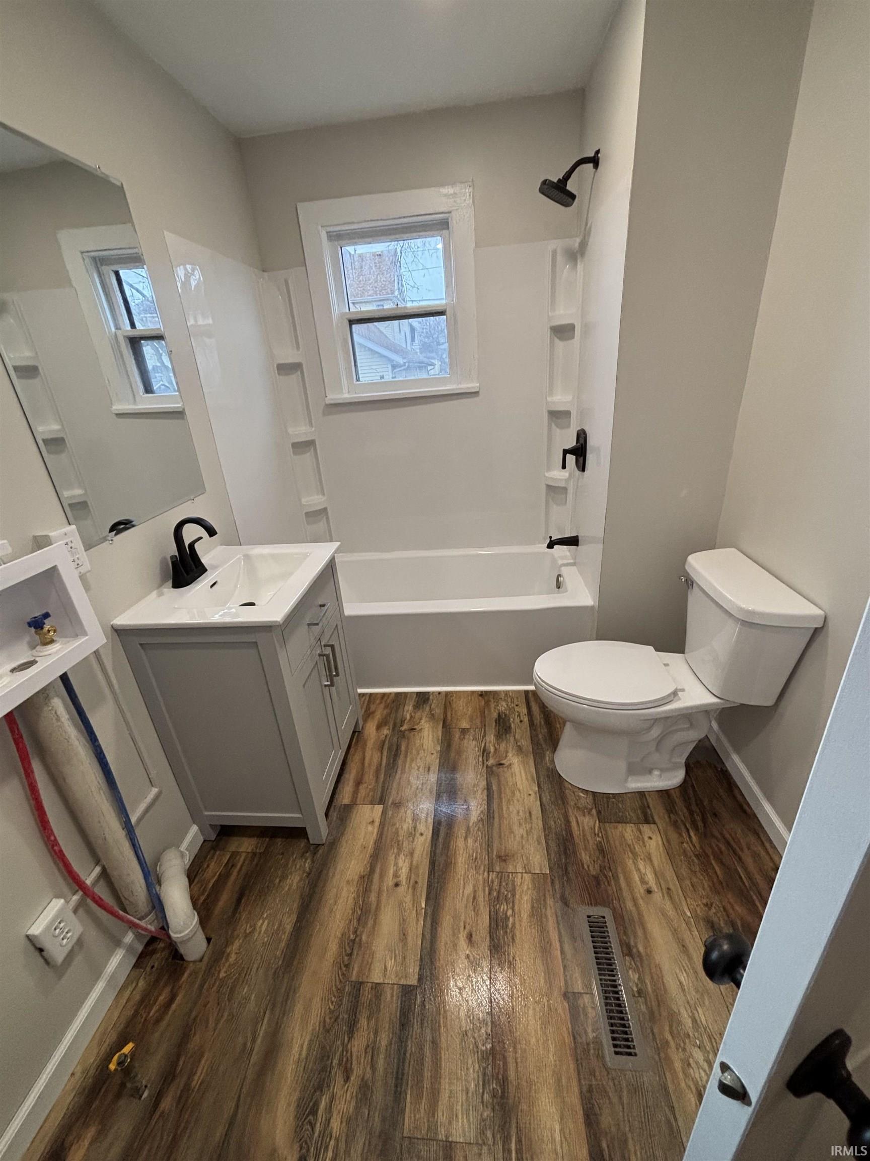 517 519 521 523 525 Lww Street Mishawaka IN 46544