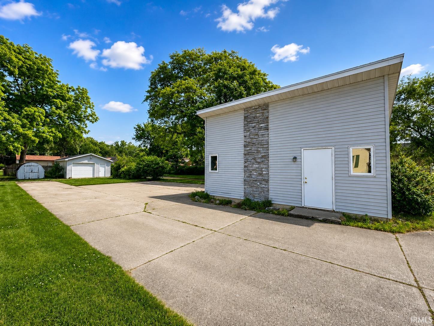 3718 Lincolnway East Mishawaka IN 46544