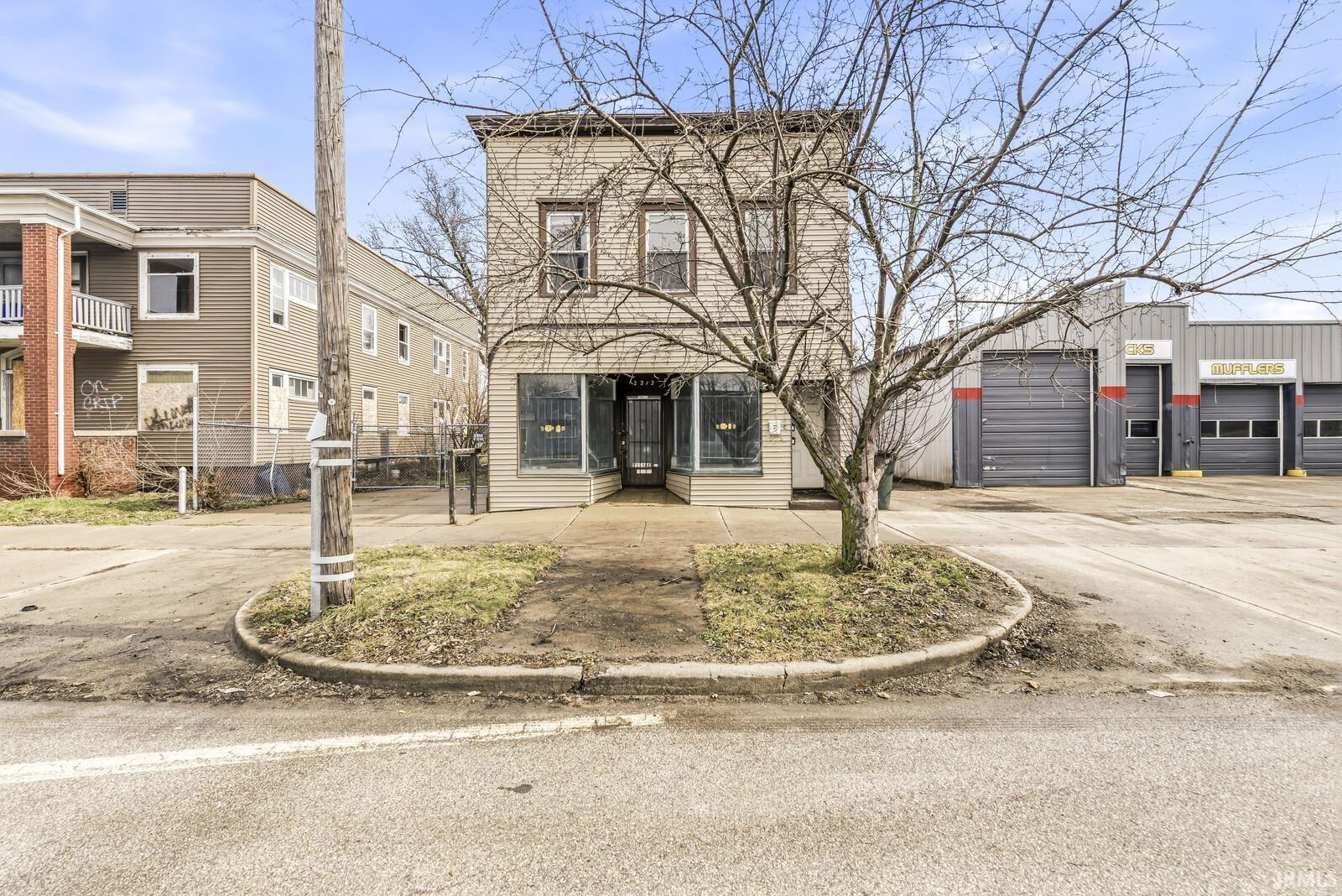 2212 S Michigan Street South Bend IN 46613