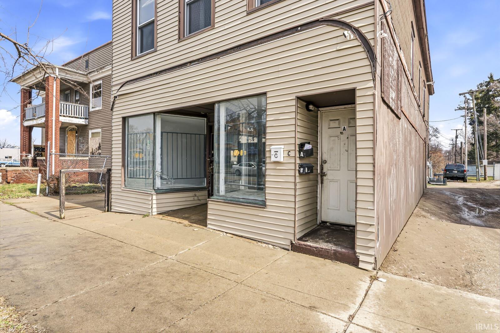 2212 S Michigan Street South Bend IN 46613