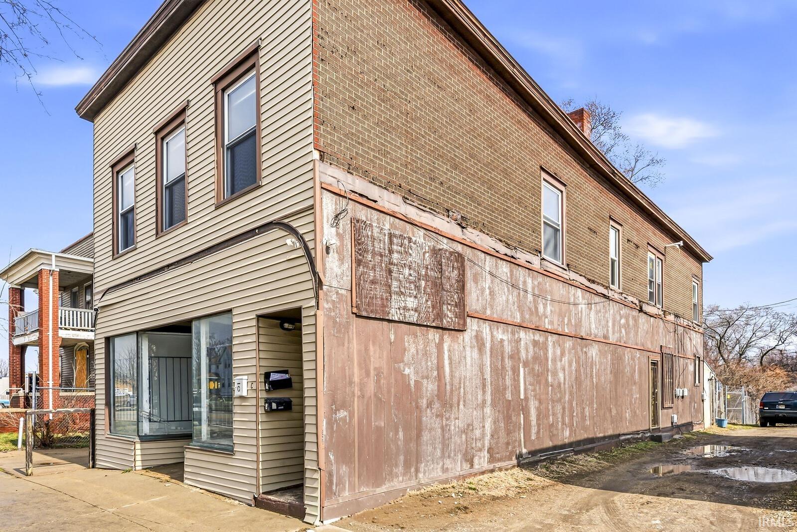 2212 S Michigan Street South Bend IN 46613