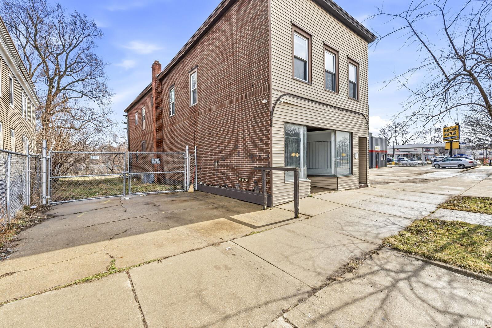 2212 S Michigan Street South Bend IN 46613
