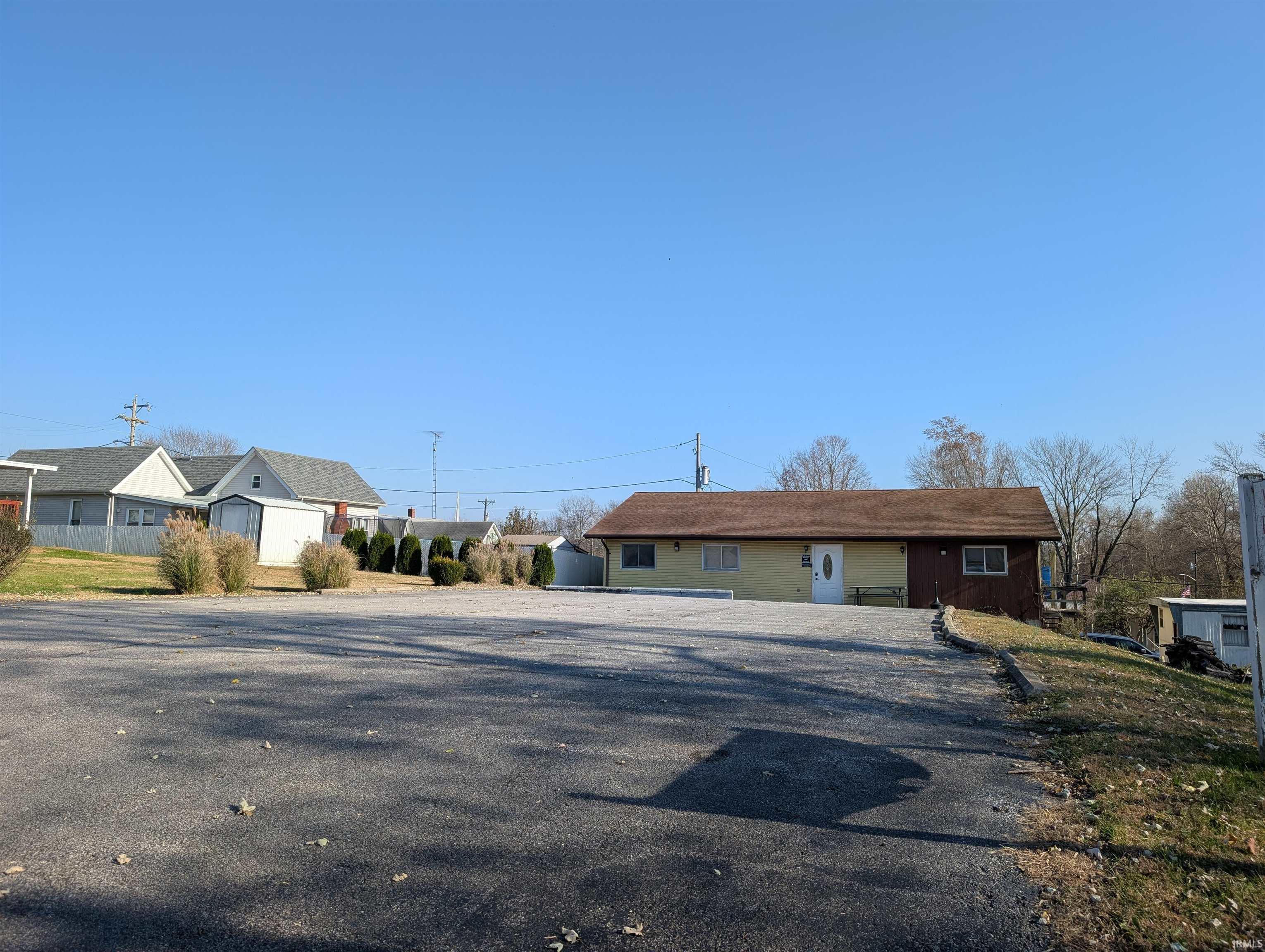 22 Elm Street Shoals IN 47581