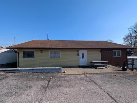 22 Elm Street Shoals IN 47581