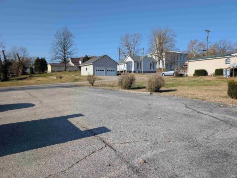 22 Elm Street Shoals IN 47581