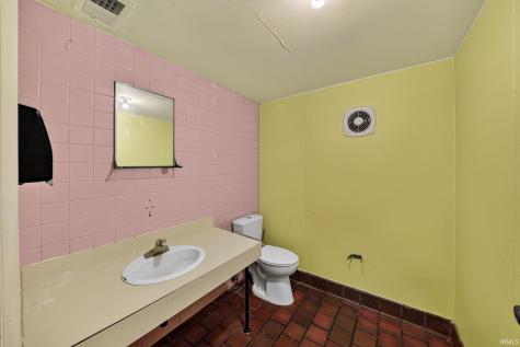 1602 E Lincolnway South Bend IN 46613