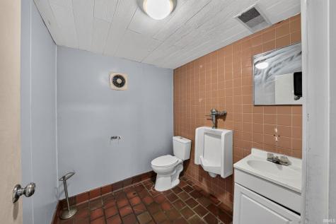 1602 E Lincolnway South Bend IN 46613