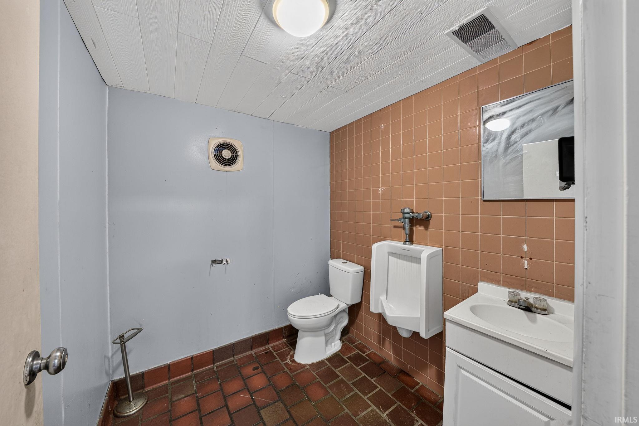 1602 E Lincolnway South Bend IN 46613
