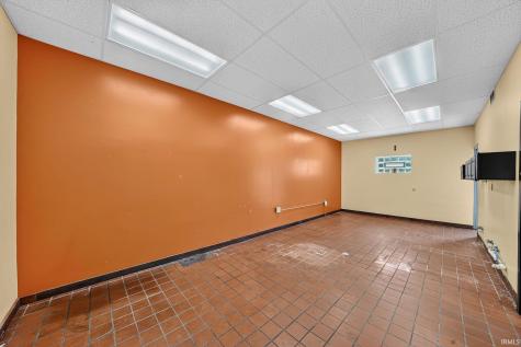 1602 E Lincolnway South Bend IN 46613