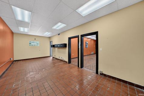 1602 E Lincolnway South Bend IN 46613