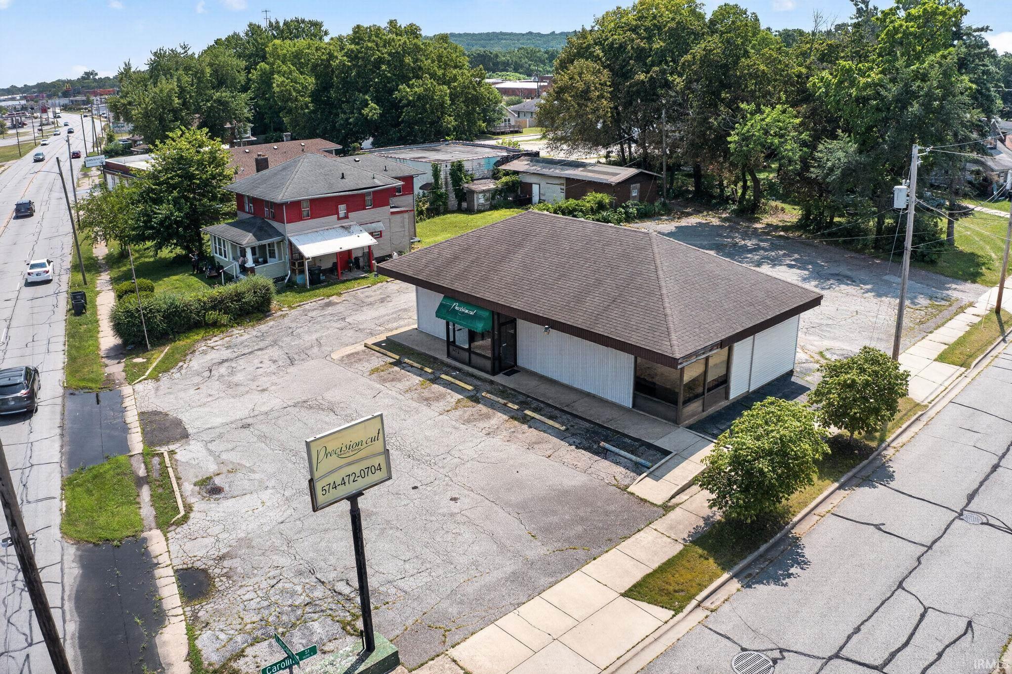 1602 E Lincolnway South Bend IN 46613