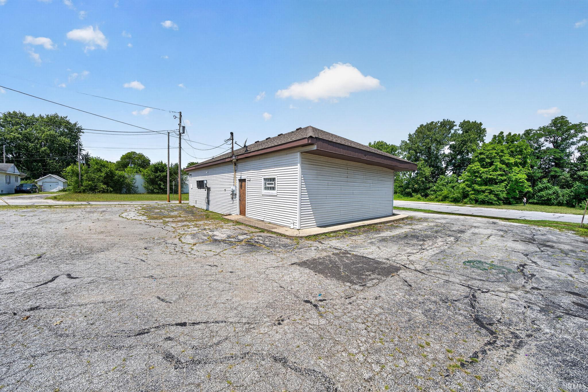 1602 E Lincolnway South Bend IN 46613