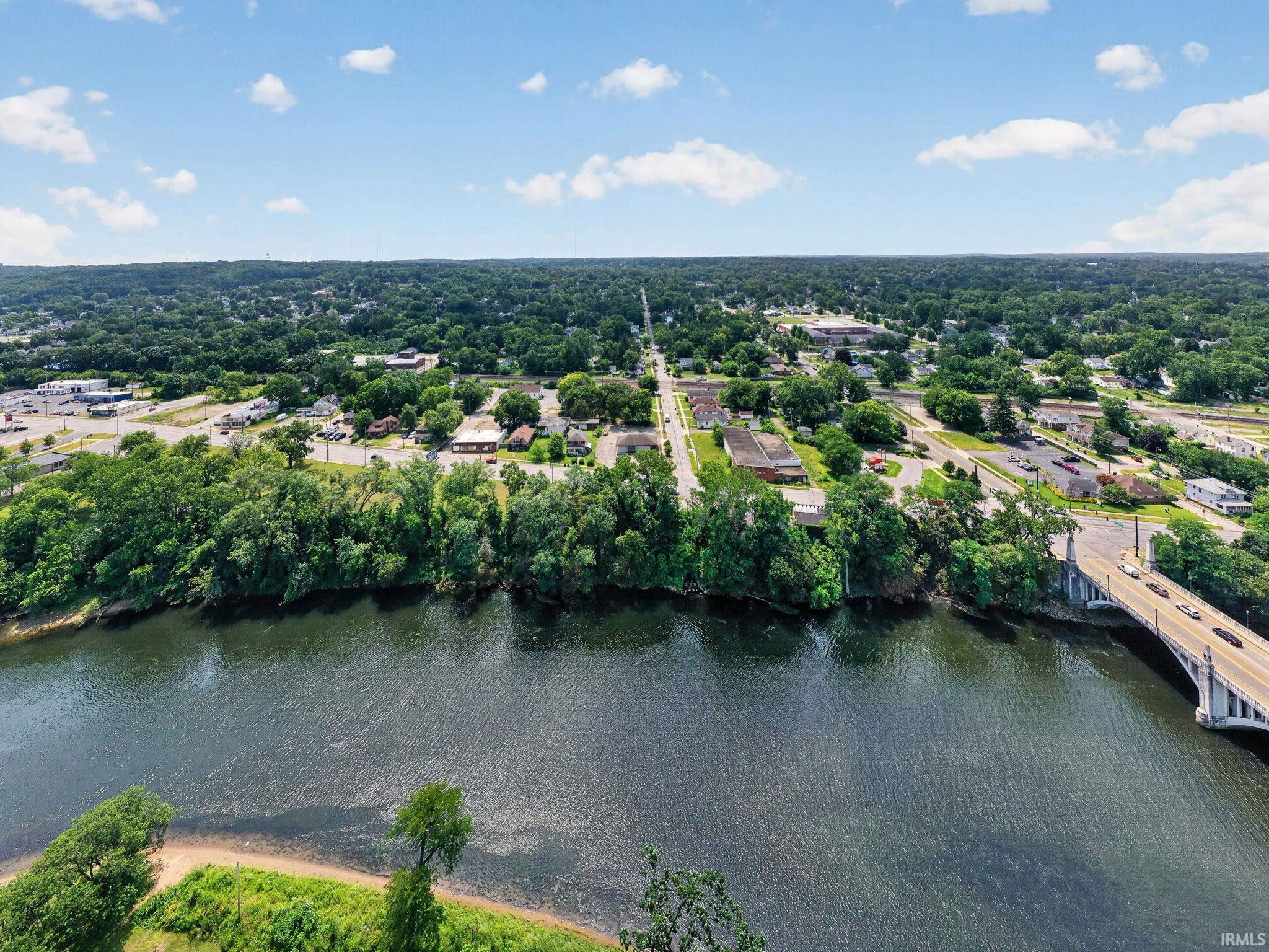1602 E Lincolnway South Bend IN 46613