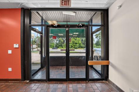 1602 E Lincolnway South Bend IN 46613