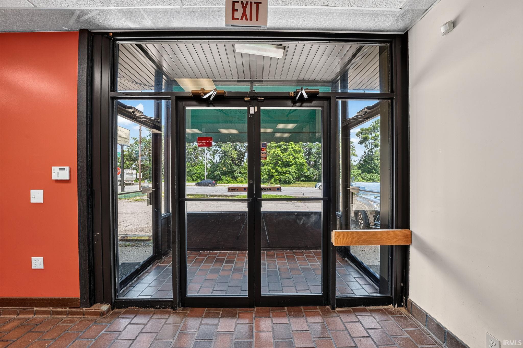 1602 E Lincolnway South Bend IN 46613