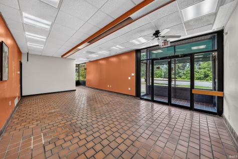 1602 E Lincolnway South Bend IN 46613