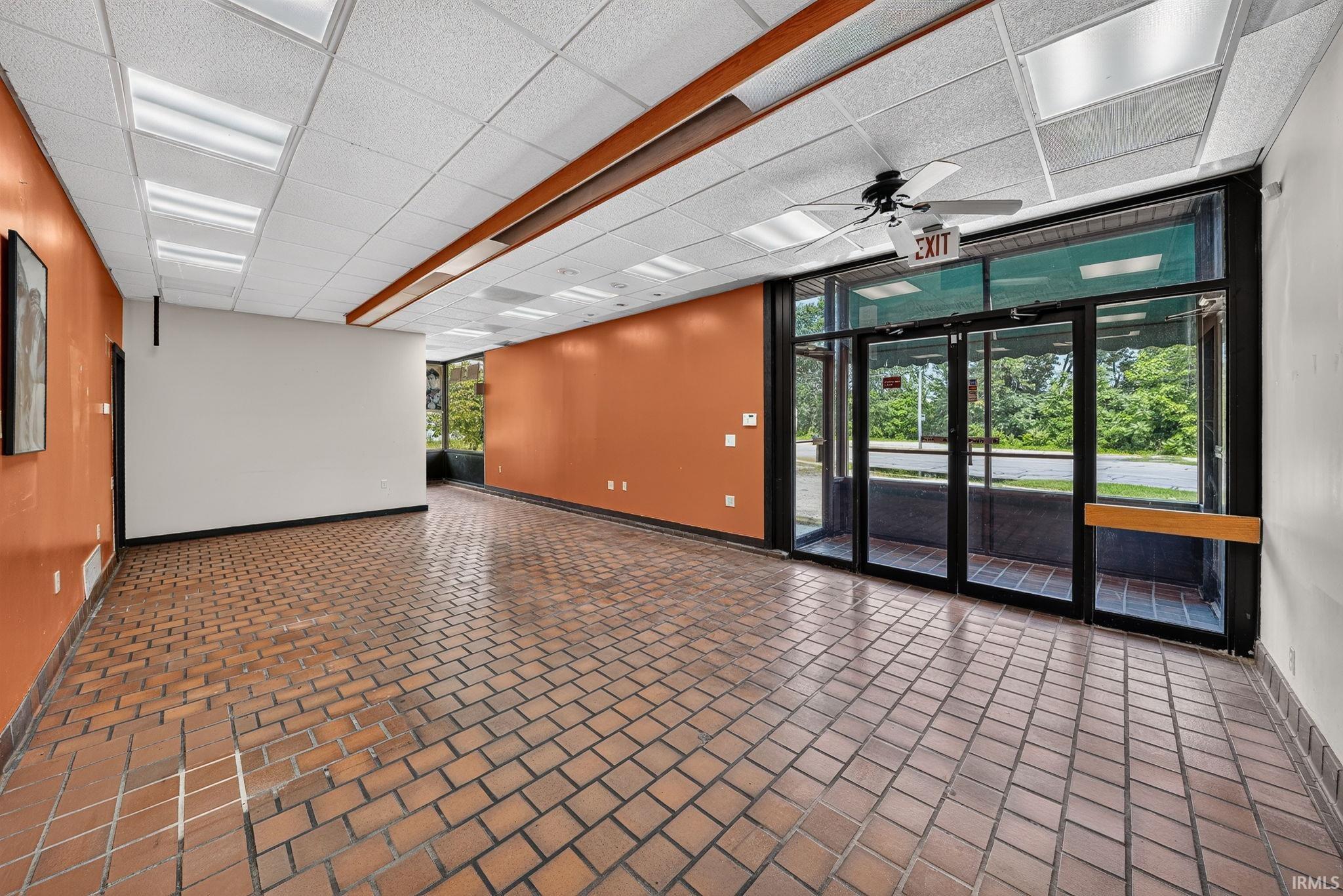1602 E Lincolnway South Bend IN 46613