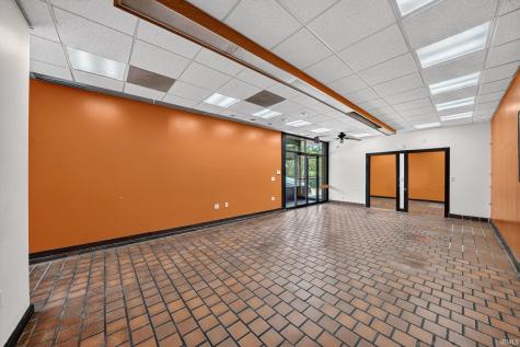 1602 E Lincolnway South Bend IN 46613