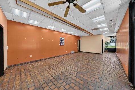 1602 E Lincolnway South Bend IN 46613