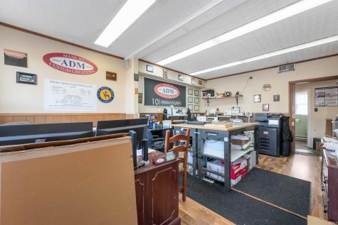 221 & 223 W Washington Street Hartford City IN 47348