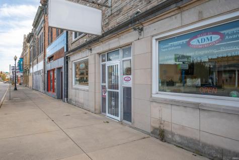 221 & 223 W Washington Street Hartford City IN 47348