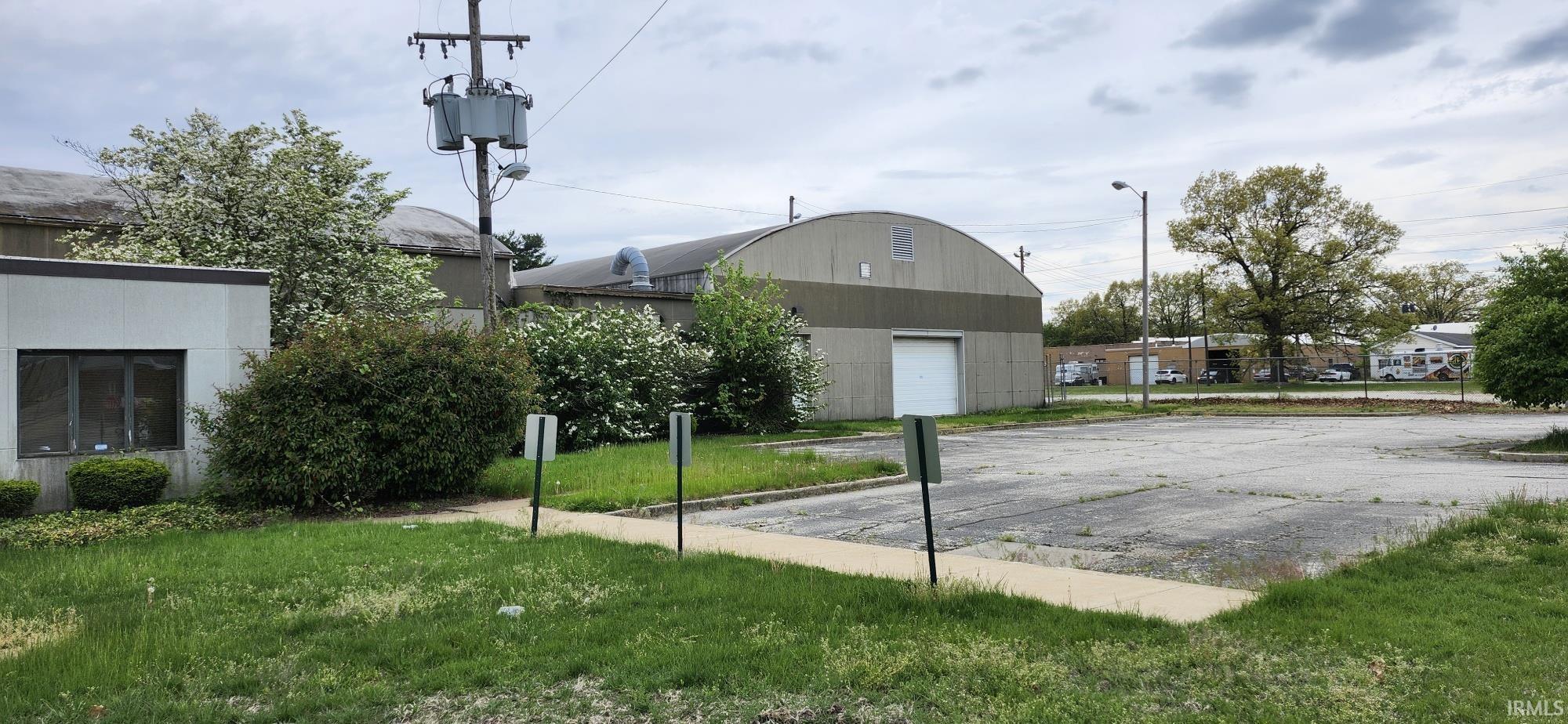 1627 W Lusher Elkhart IN 46517