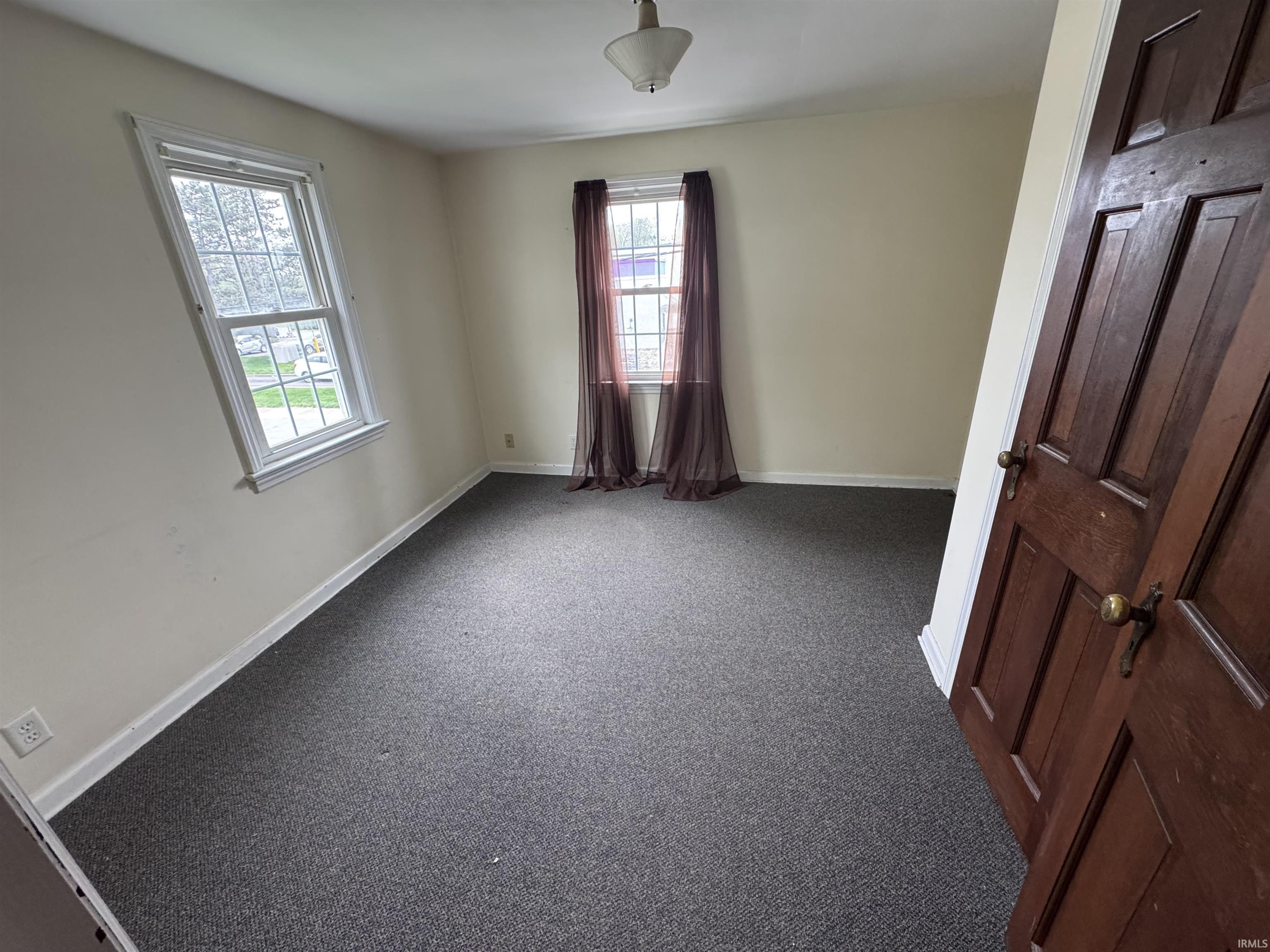 2827 Lincolnway Street Mishawaka IN 46544
