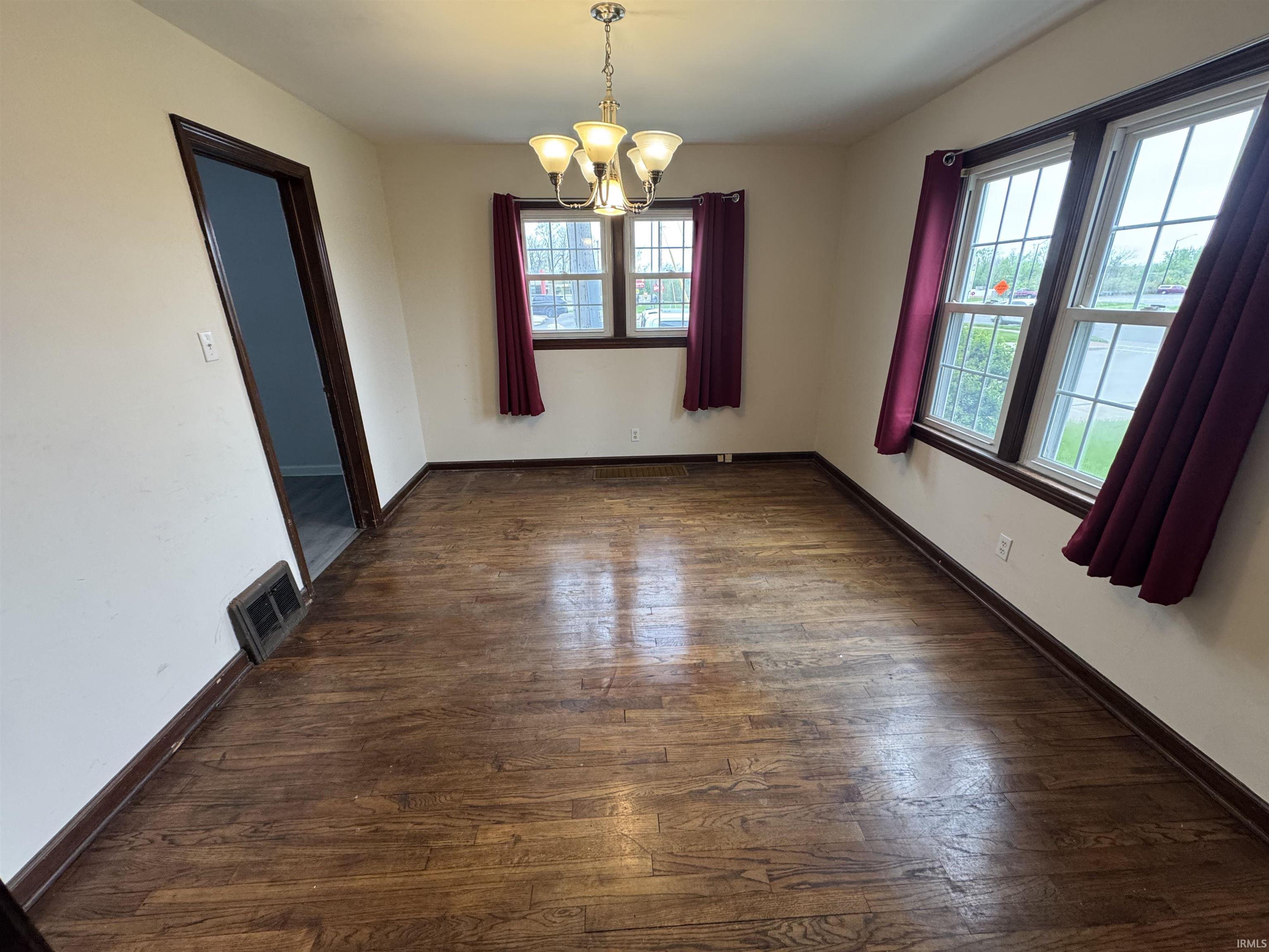 2827 Lincolnway Street Mishawaka IN 46544