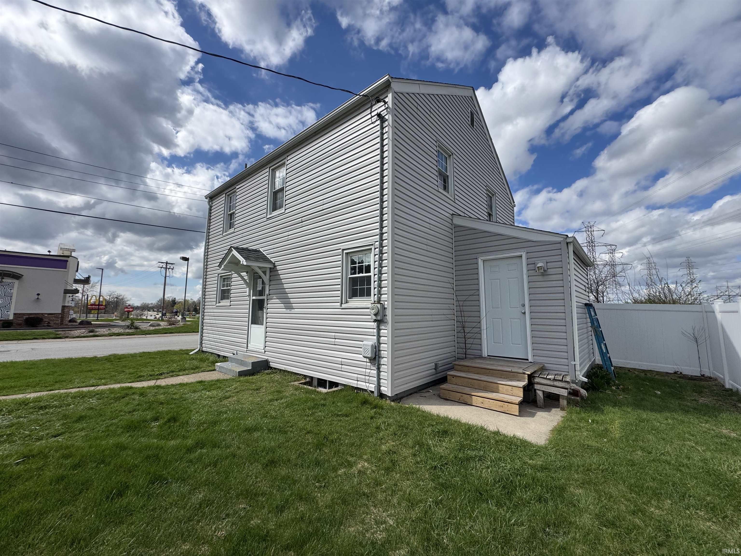 2827 Lincolnway Street Mishawaka IN 46544