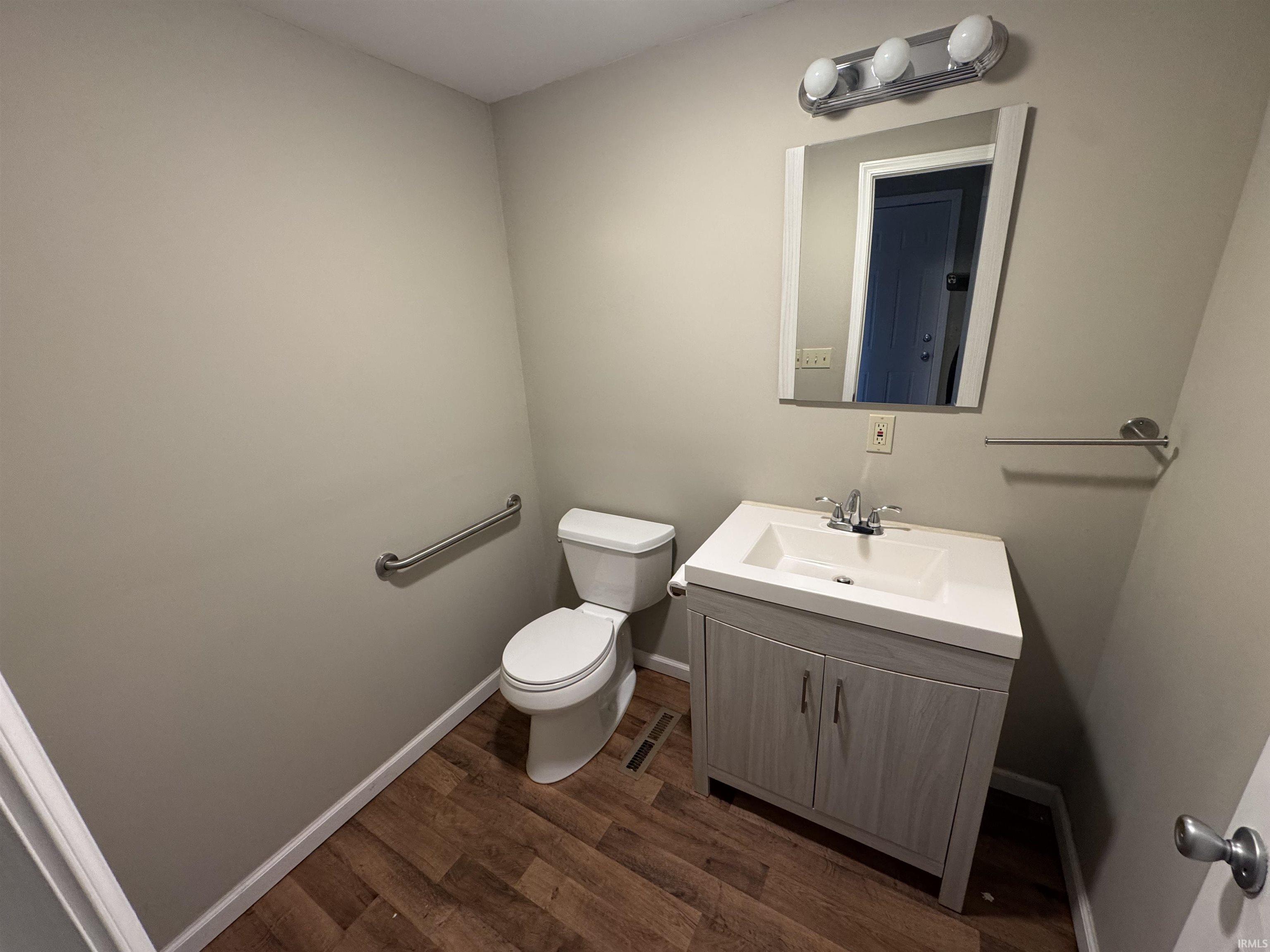 2827 Lincolnway Street Mishawaka IN 46544