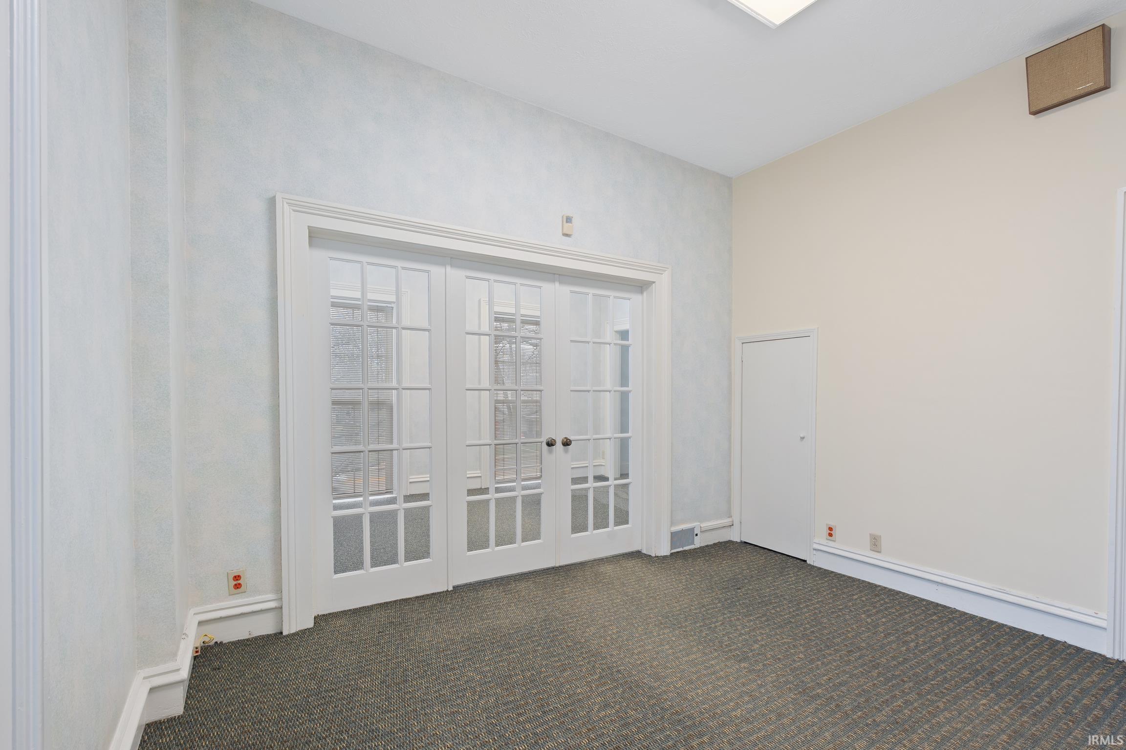 1015 E Center Street Warsaw IN 46580