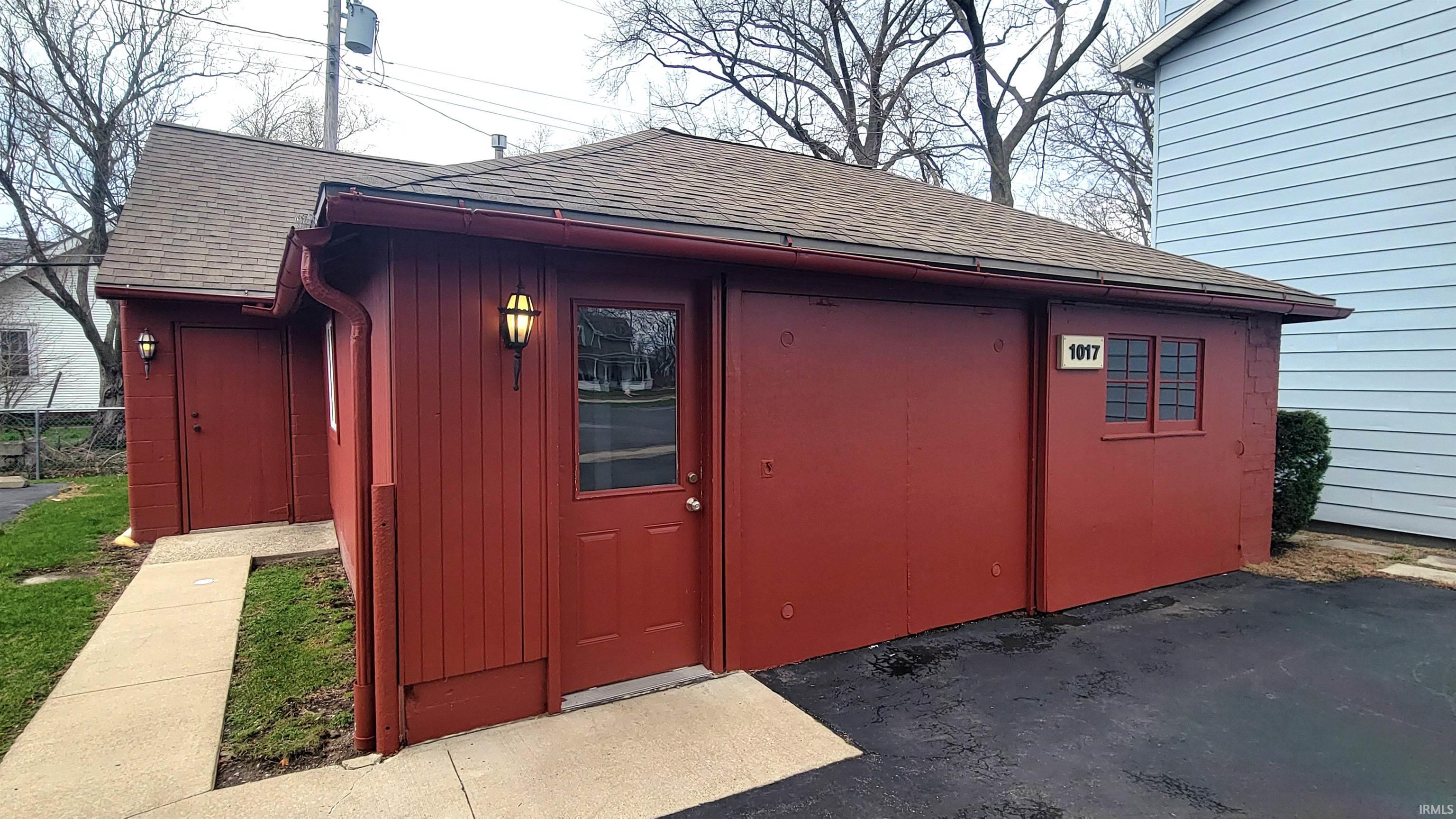 1015 E Center Street Warsaw IN 46580