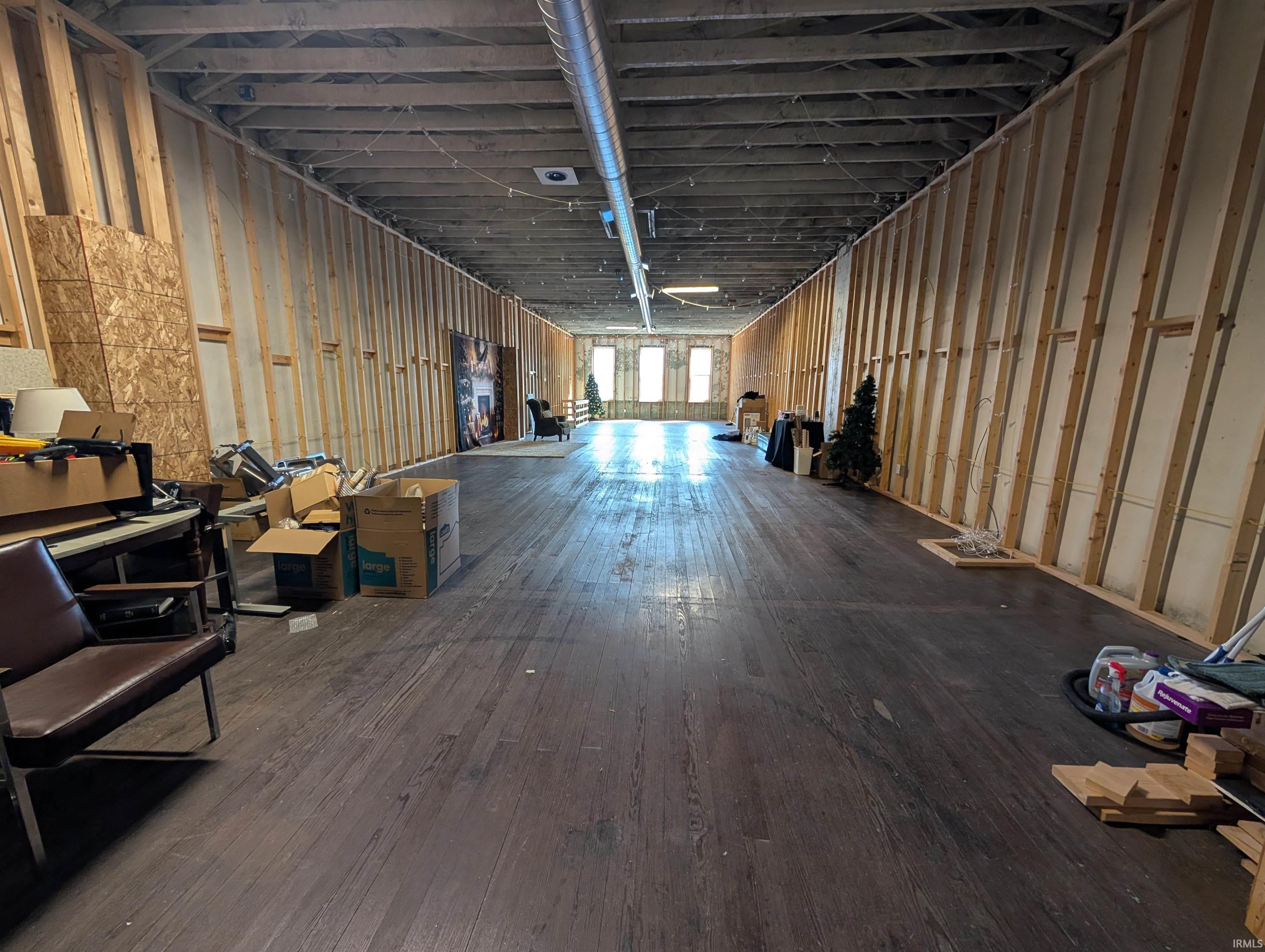105 S Elkhart Street Wakarusa IN 46573