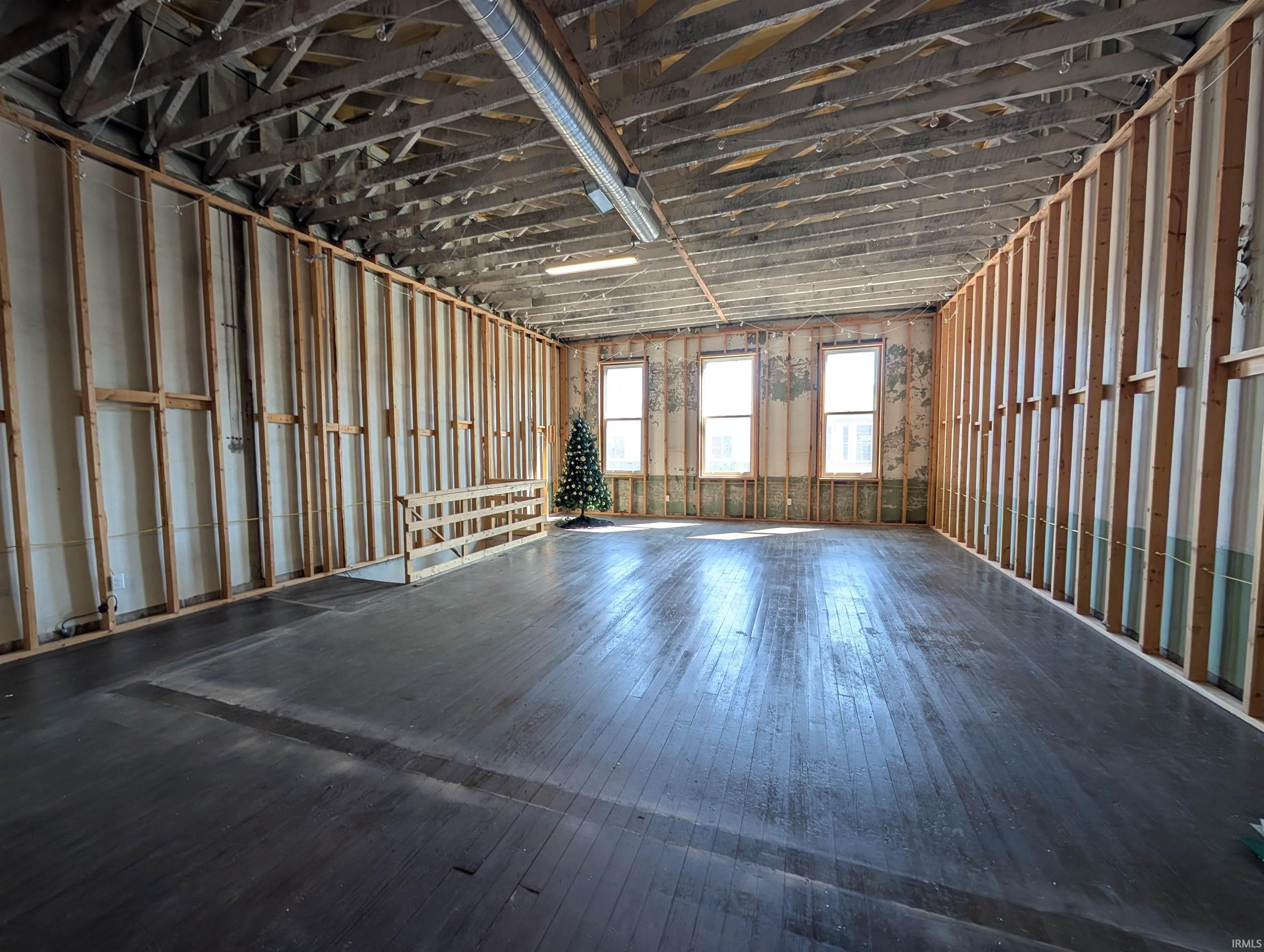 105 S Elkhart Street Wakarusa IN 46573