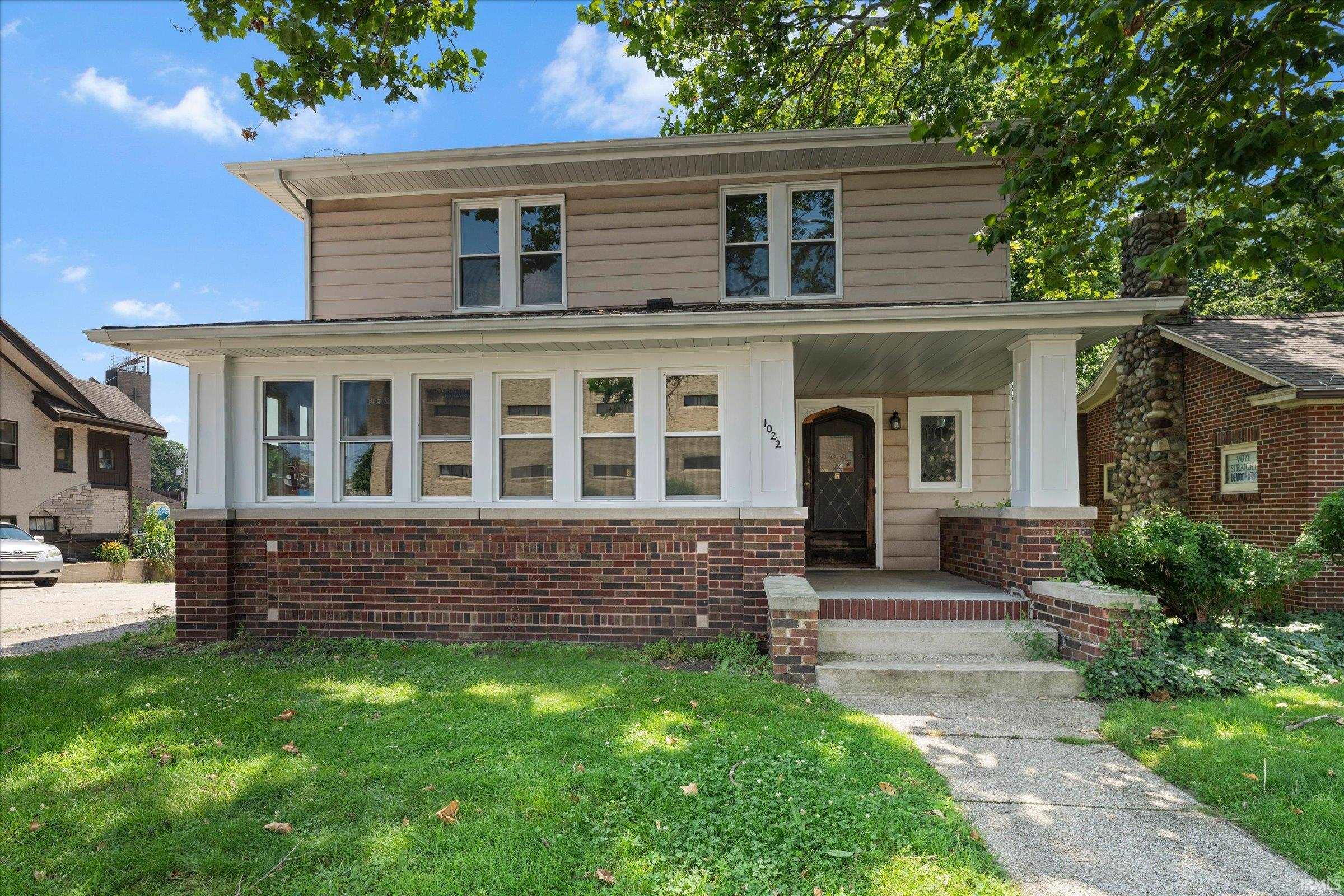 1028 & 1022 E Colfax Avenue South Bend IN 46617