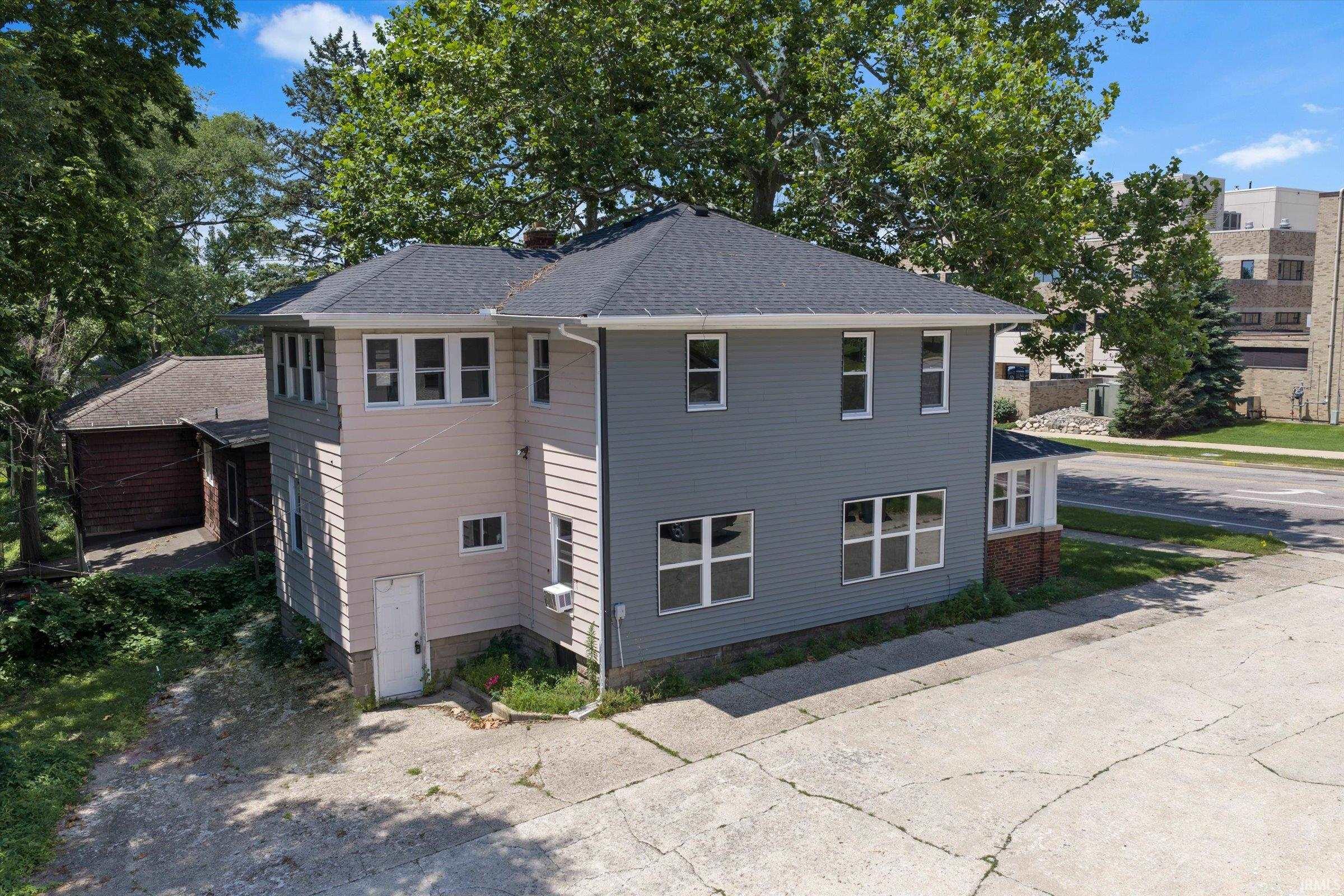 1028 & 1022 E Colfax Avenue South Bend IN 46617