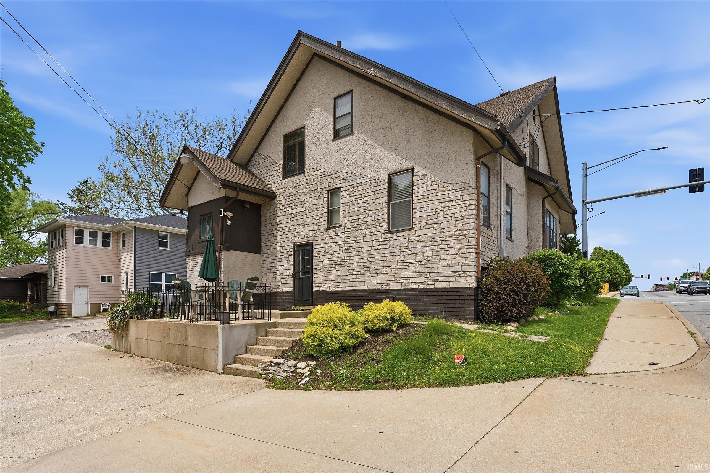 1028 & 1022 E Colfax Avenue South Bend IN 46617