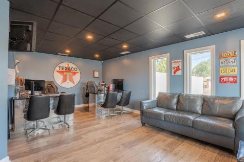 2460 Stringtown Road Evansville IN 47711
