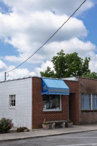 149 E Howard Street Parker City IN 47368