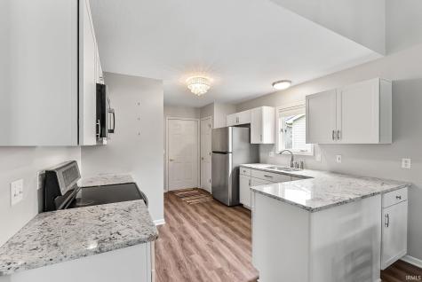 5817 Twynestel Circle Fort Wayne IN 46814