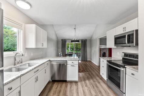5817 Twynestel Circle Fort Wayne IN 46814