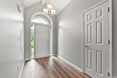 5817 Twynestel Circle Fort Wayne IN 46814