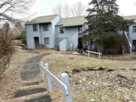 9021 S Pointe Ridge Lane Bloomington IN 47401