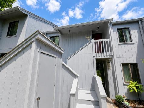 9021 S Pointe Ridge Lane Bloomington IN 47401