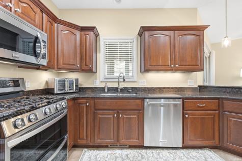 9513 Courtyard Cove Fort Wayne IN 46825