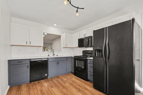 937 W Andrews Court South Bend IN 46614