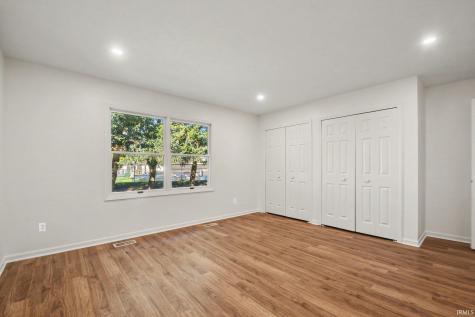 937 W Andrews Court South Bend IN 46614